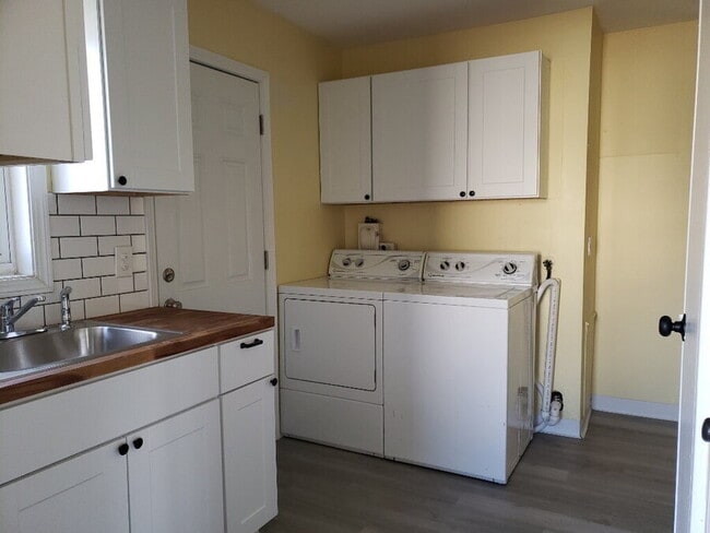 Building Photo - 3288 W 141st St