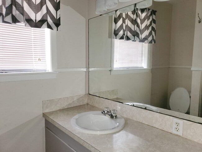 Building Photo - 2514 Belmont Blvd