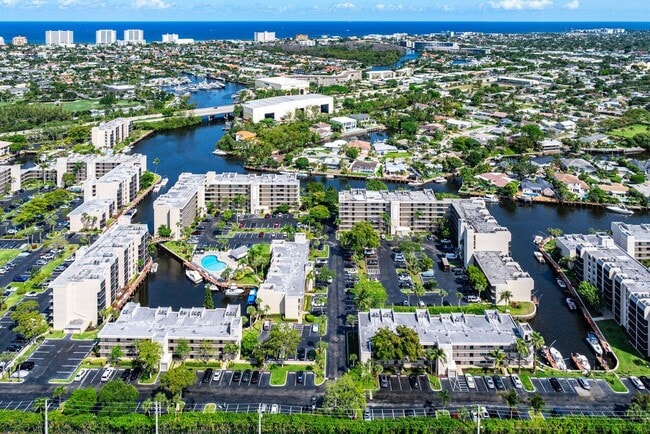 Building Photo - 9 Royal Palm Way