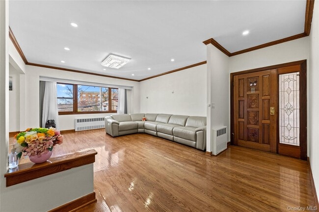 Building Photo - 45-76-76 Browvale Ln