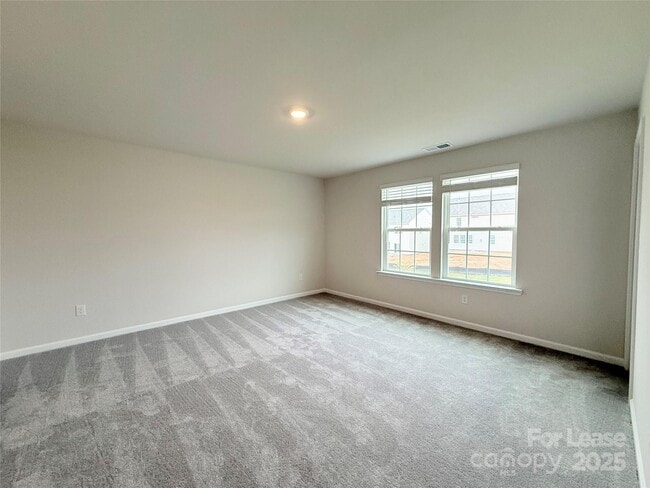 Building Photo - 6337 Fairfax Ct