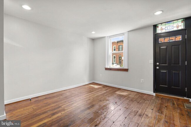 Building Photo - 112 E Randall St