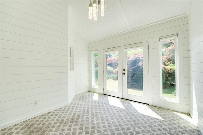 Building Photo - 35 Ashleigh Terrace NE