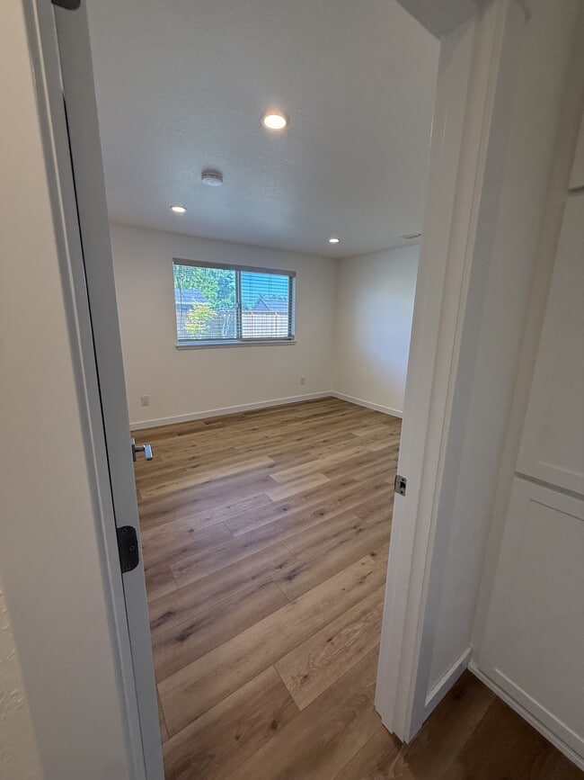 Building Photo - 2853 Tahitian Ave