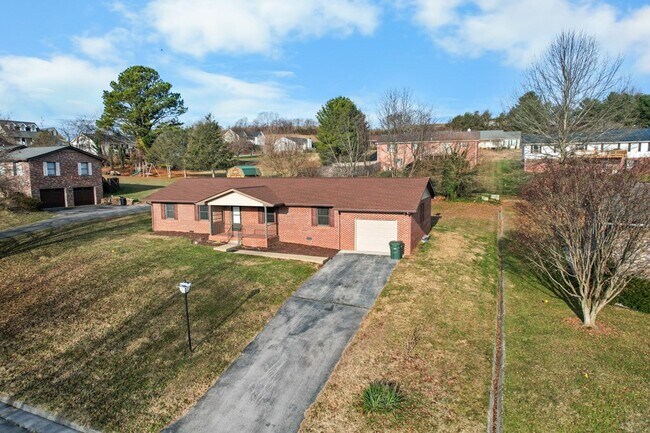 Building Photo - 983 Beverly Dr