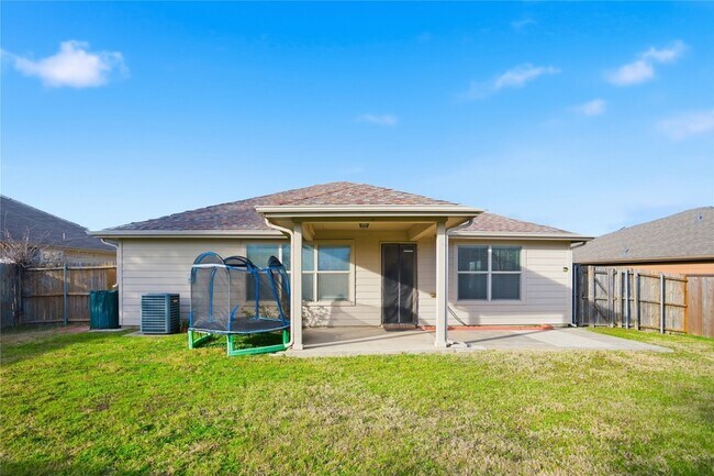 Building Photo - 1938 Castaway Dr