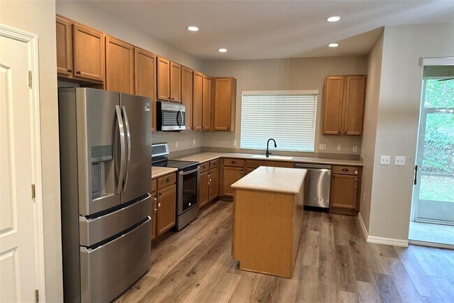 Building Photo - 5573 Rutherford Pl