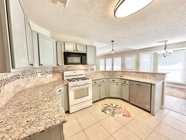 Building Photo - 14307 Cypress Valley Dr