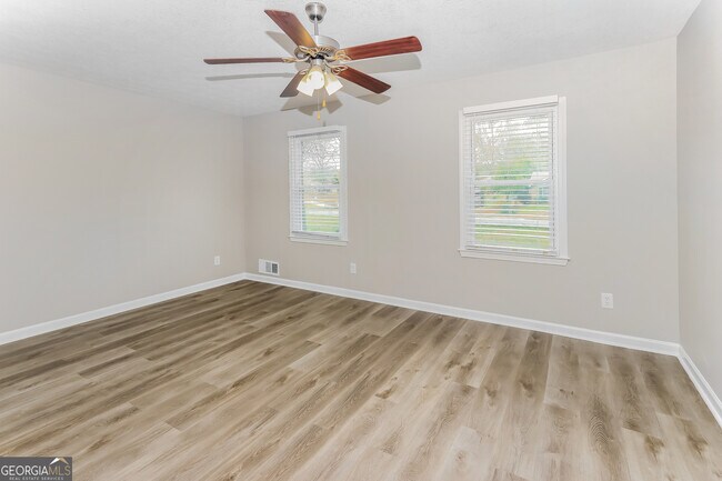 Building Photo - 1616 Quail Run SW