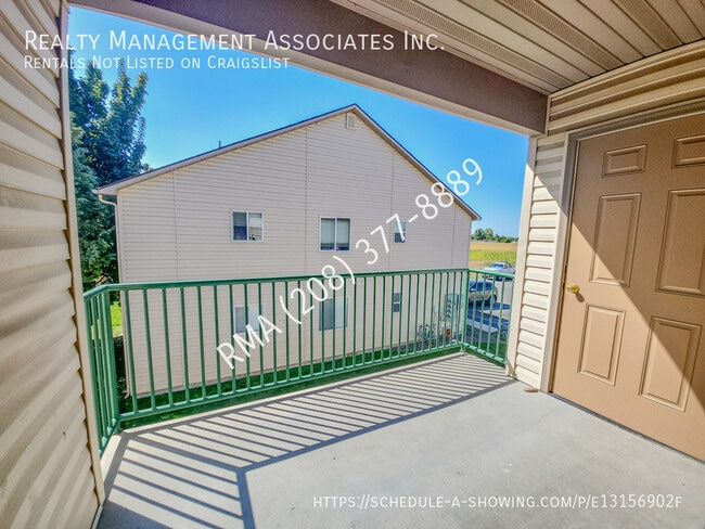 Building Photo - 835 N White Barn Rd