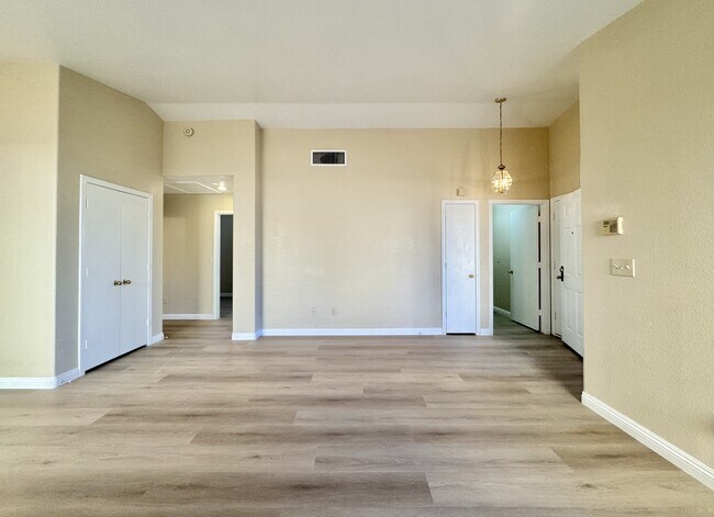 Building Photo - 1009 Torington Dr