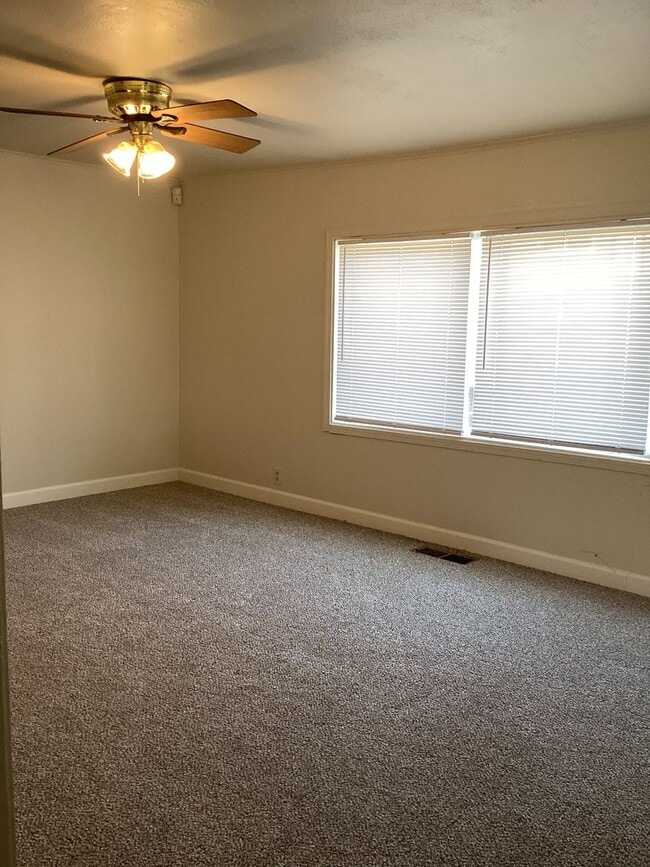 Building Photo - Room to Move with Style – 3-Bedroom Marysville Home