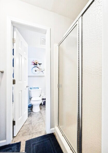 Bathroom - 618 Coates Ln