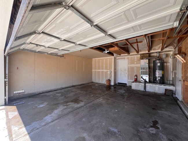 Building Photo - 3 Bedroom 2 Bath Home in Fernley