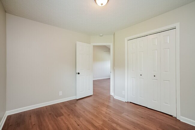 Building Photo - 1059 Cedar Creek Village Rd