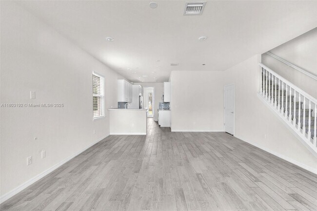 Building Photo - 5040 Eucalyptus Dr