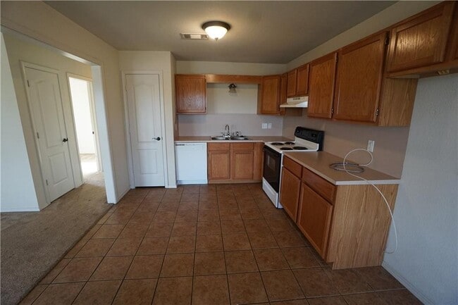 Building Photo - 3 Bedroom 2 Bath House, Total Electric, Tw...