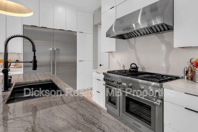 Building Photo - 76 Caballada St