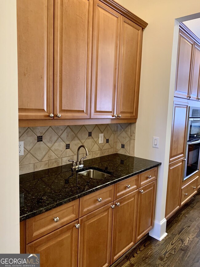 Building Photo - 5460 Glenridge View NE