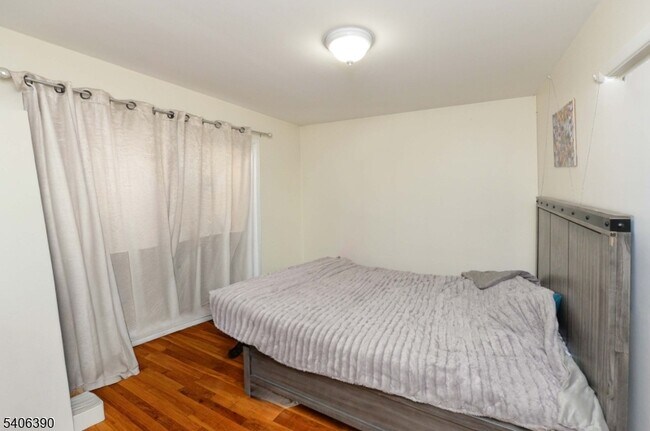 Building Photo - 100 Eastern Wy