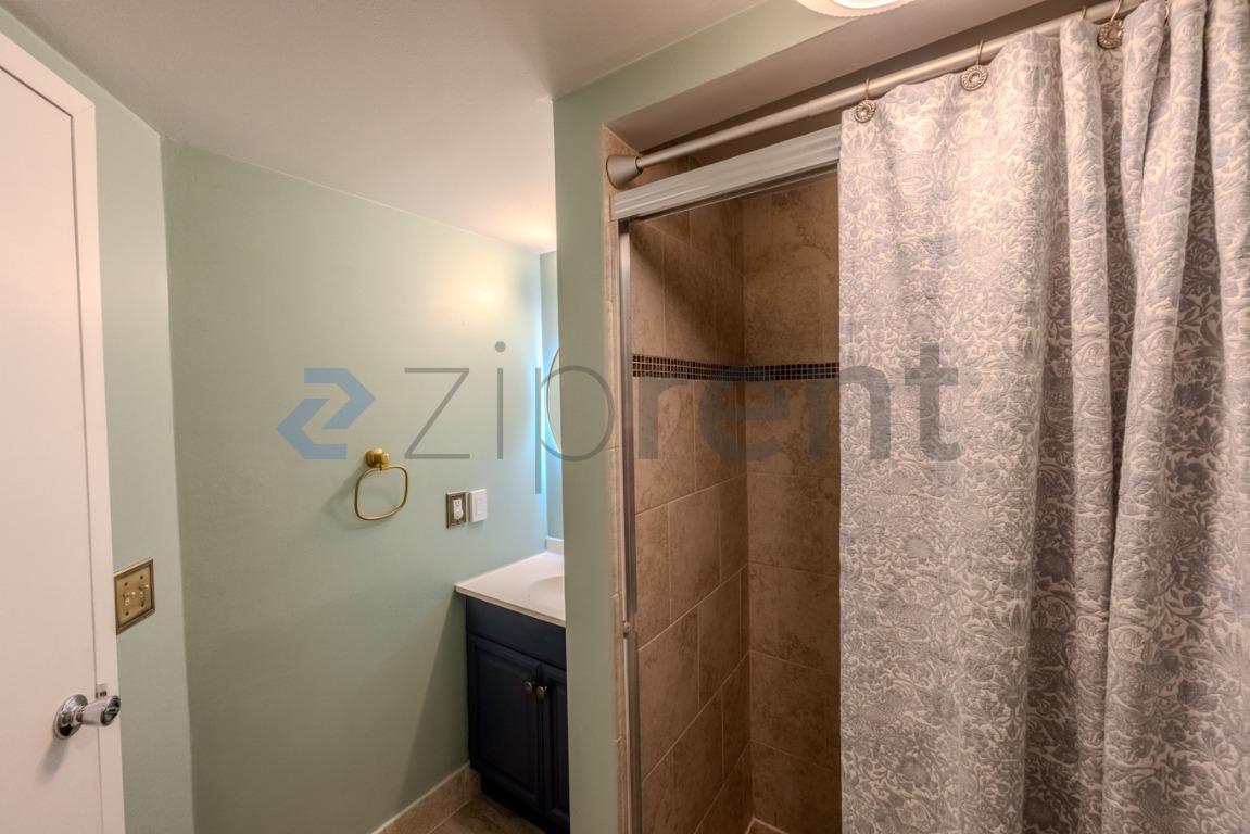 Building Photo - Unit 430C