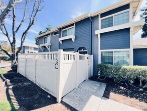 Building Photo - Santee 2 Bedroom Tamberly Townhouse for Rent