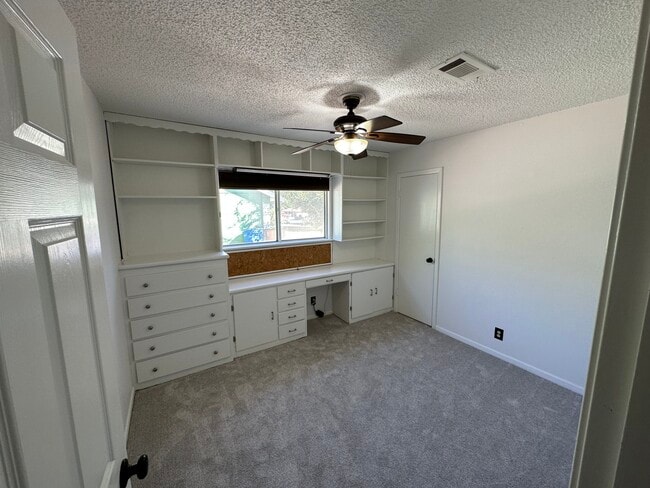 Building Photo - 412 Thistlewood Dr