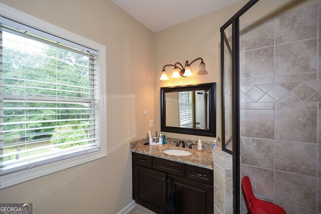 Building Photo - 2210 Spalding Dr