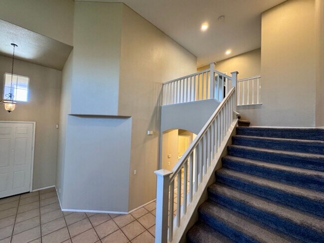 Building Photo - Murrieta Home with 6 Bedrooms plus a Bonus...