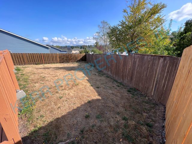 Building Photo - Charming 3-Bedroom Fairview Retreat with Spacious 1611 Sq Ft Living Space & 2 Full Baths!