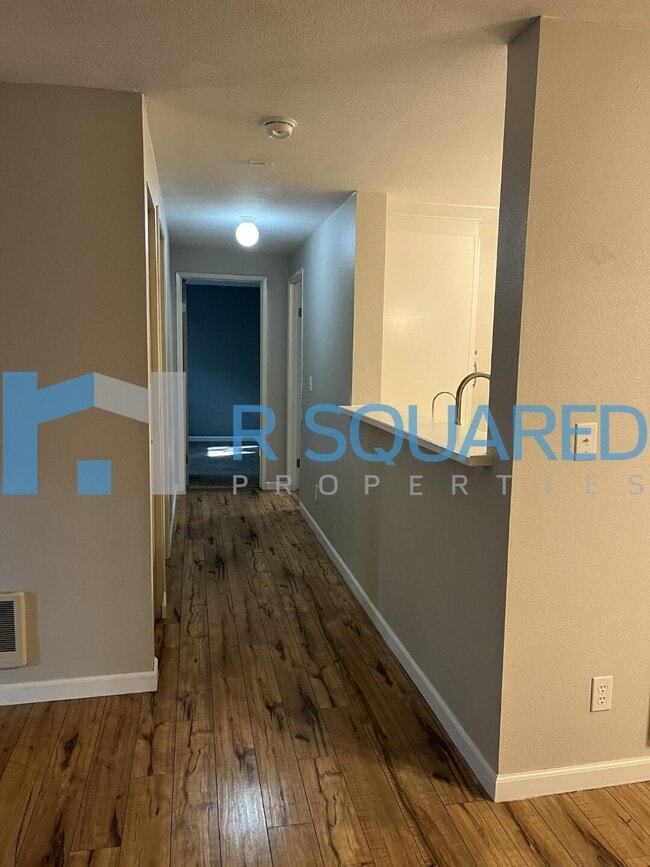 Building Photo - 975 Aberdeen Ave NE