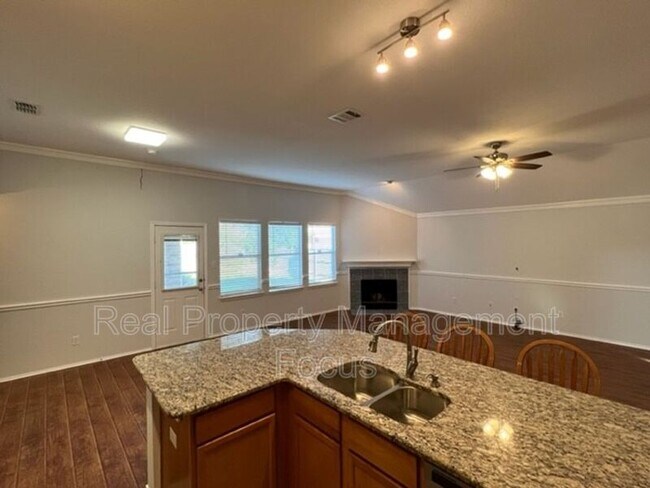 Building Photo - 1004 Trickham Dr