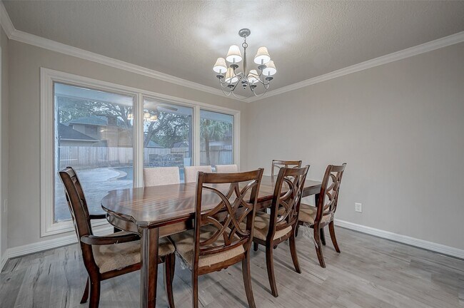 Building Photo - 919 Mockingbird Way