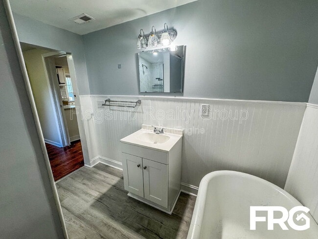 Building Photo - 914 Seaboard St