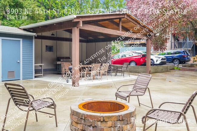 Building Photo - 3903 NE 45th St