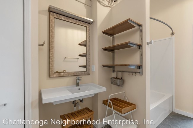 Building Photo - 1 br, 1 bath Apartment - 1728 Bailey Ave