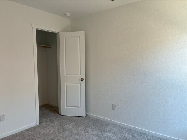 Building Photo - Charming 4 beds 2 baths in San Antonio!