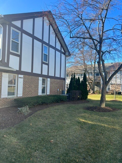 Building Photo - 1336 Cromwell Ct
