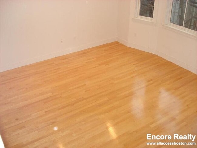 Building Photo - 110 Second St. Unit RJ78