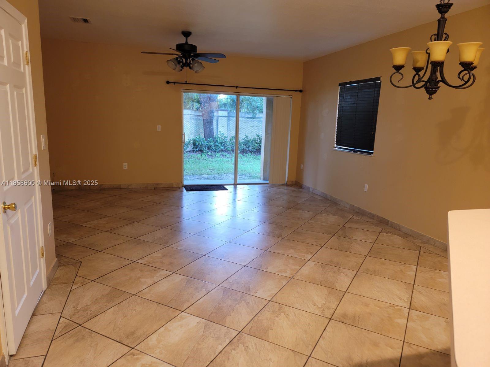 Building Photo - 570 Princess Dr