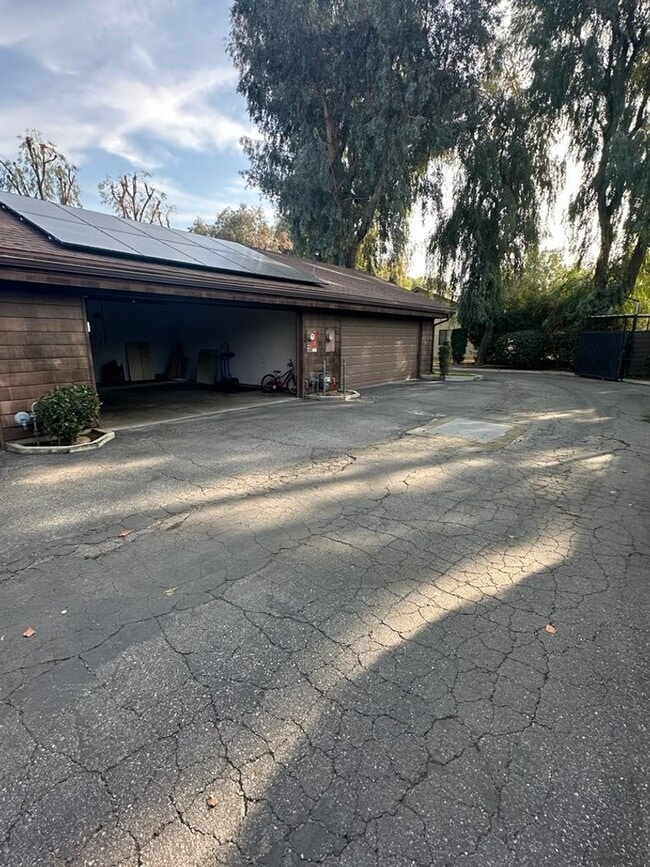 Building Photo - Charming 2-Bedroom, 2-Bathroom Townhome with Loft With Solar!