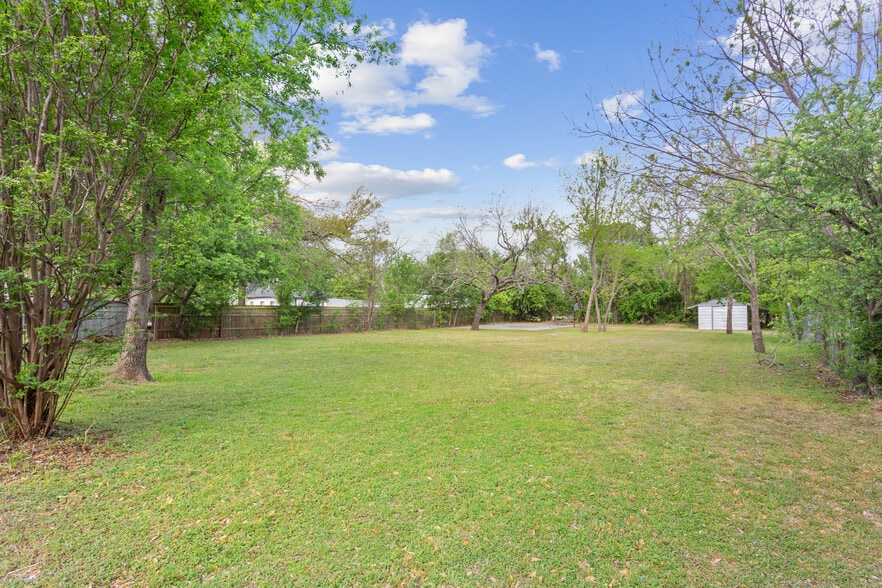 Building Photo - 306 Avenue G