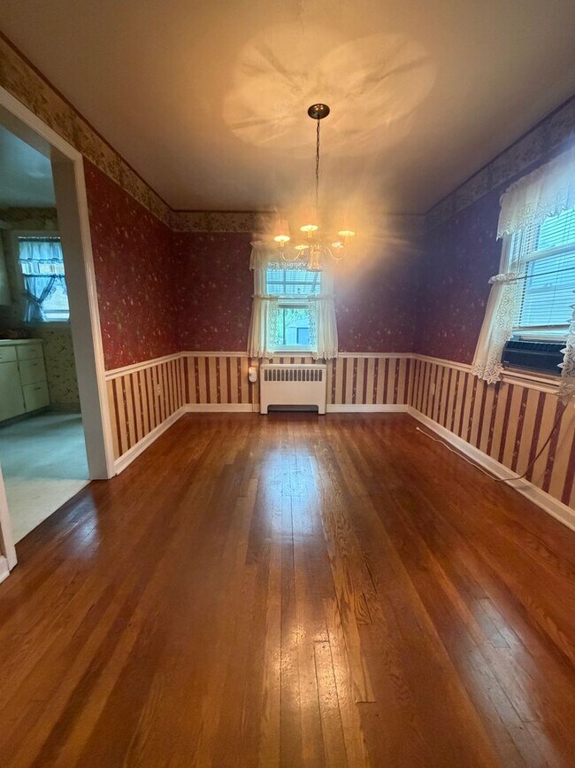 Building Photo - AVAILABLE FOR SHOWING NOW!!! 3 BEDROOM / 1 BA