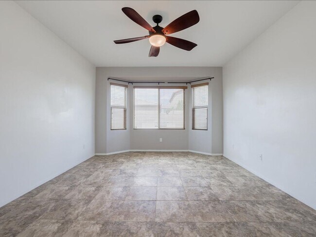 Building Photo - La Estancia 4 Bed 2.5 Bath Home