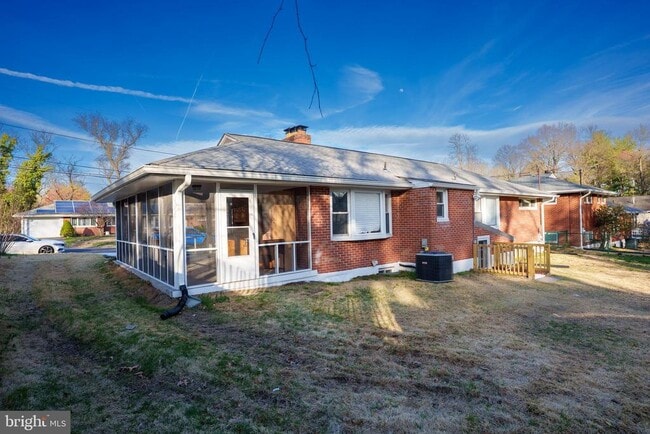 Building Photo - 4305 Elmwood Rd