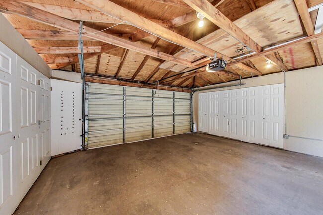Building Photo - 2141 W Crystal St