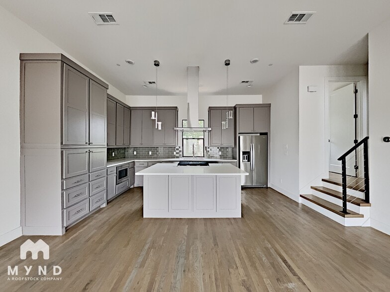 Building Photo - 4515 Cabell Dr