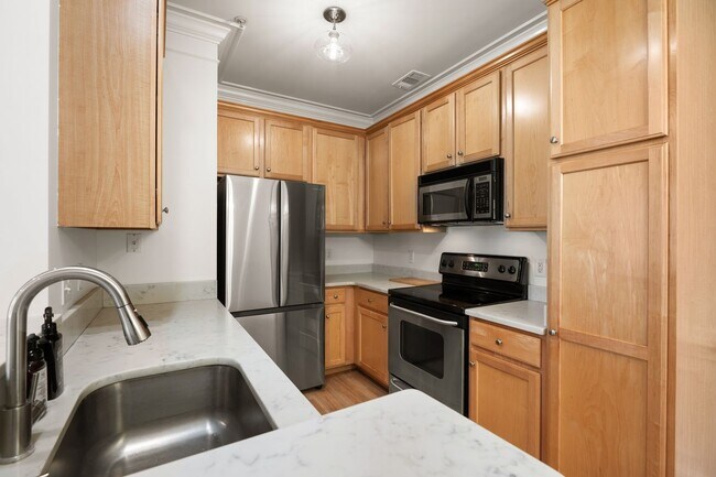Building Photo - **Application Pending** Freshly Updated 2BR/2BA Condo - Minutes to North Hills