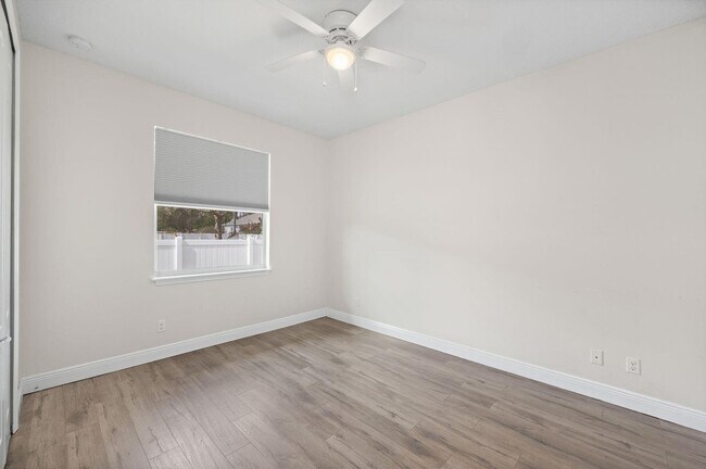 Building Photo - 1411 SW Hackensack Ave