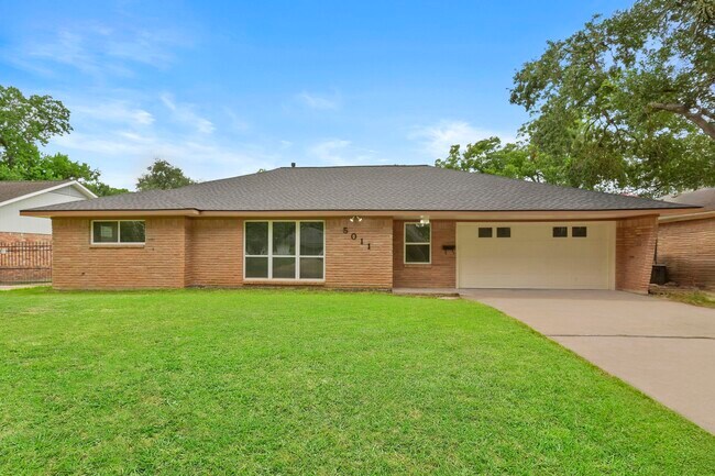 Building Photo - 5011 Redstart St